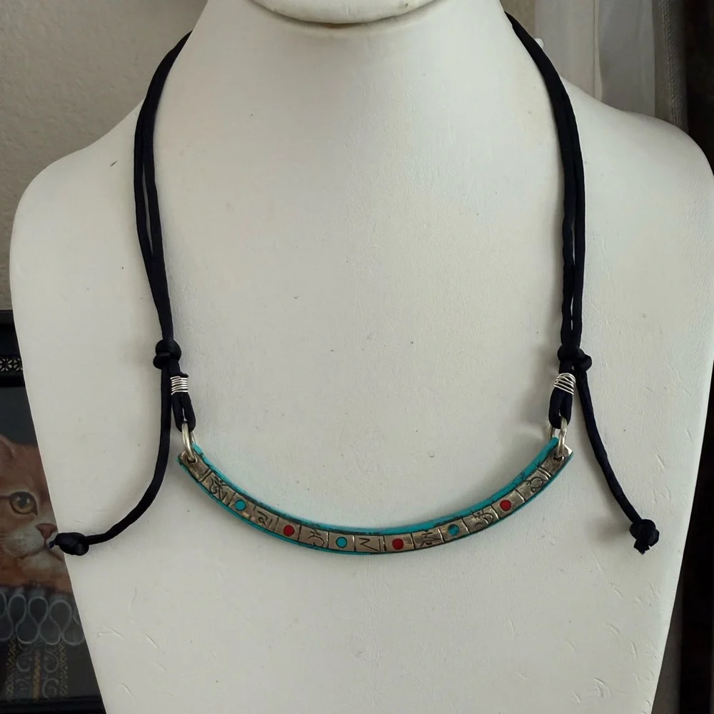 Turquoise & coral inlay Tibetan mantras amulet pendant necklace black silk cord - Picture 2 of 7